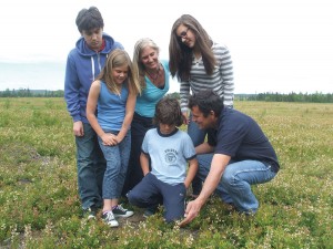 The Laing family – McKenzie, 15, wife Tracy, Aiden 11, Talus 13, Quinn 9, and father, Trevor – checkout the blueberry flowers. (Algoma Highlands photo)