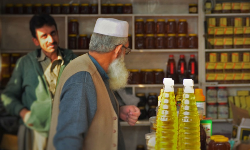 CATCH THE BUZZ – Mingora Honey Processing Centre In Pakistan Begins Operation To Produce 1.5 Million Pounds Of Honey A Year