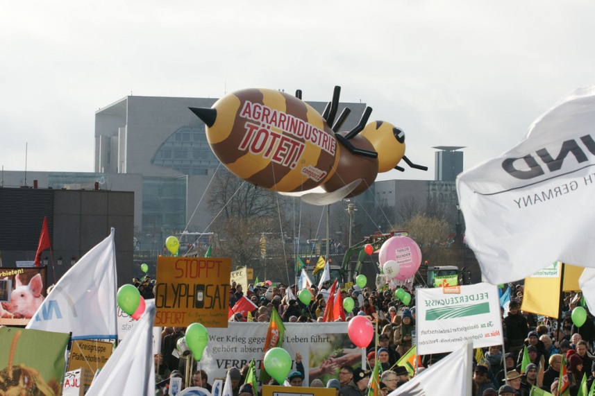 CATCH THE BUZZ – Over 33,000 People Took To The Streets Of Berlin To Demand A New Food And Farming Policy That Protects The Environment.