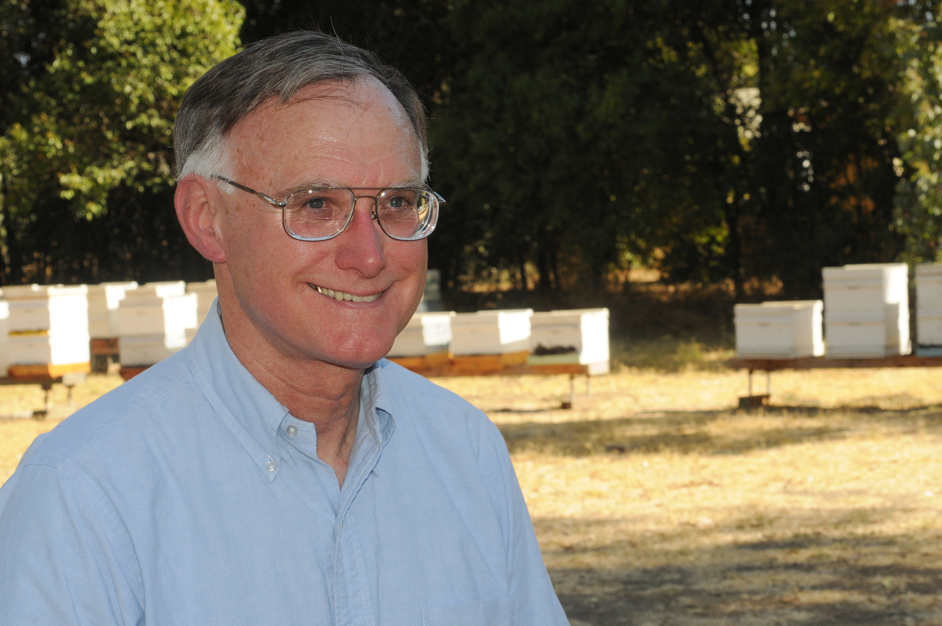 UC Cooperative Extension apiculturist Eric Mussen (1944-2022), stands in front of the apiary at the Harry H. Laidlaw Jr. Honey Bee Research Facility, UC Davis. (Photo by Kathy Keatley Garvey)